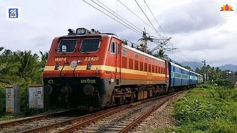 Pune to Rewa direct train with full schedule and stops 