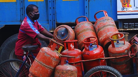 LPG New Rule: मोठी बातमी! LPG सिलिंडरच्या नियमात मोठा बदल, 'ही' एक चूक केल्यास गॅस कनेक्शन होईल कट 