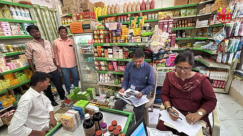 Tukaram Mundhe: तुकाराम मुंढे ॲक्शन मोडमध्ये! राज्यभर आयुर्वेदीक केंद्रांवर FDA ची कारवाई; नामांकित कंपनीचा औषधसाठा जप्त