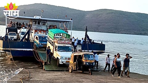 Vehicles and passengers being transported via the Vesvi–Bagmandla ferry across Bankot Creek, offering a fast and affordable travel option between Raigad and Ratnagiri districts.
