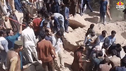 Pakistan Army Opens Fire on Protesters : 