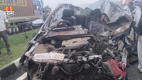 Nashik family car crashes into truck