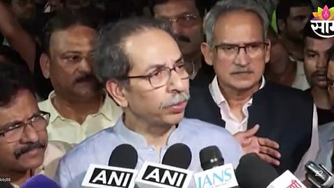 Uddhav Meets Abhijit Deepke at Jantar Mantar