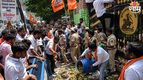 Shinde Sena workers protest outside Pune Municipal Corporation, dumping garbage and climbing the main gate amid rising tensions with BJP.