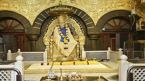 साईमंदिरातील लाखोंची चिल्लर देवस्थानसाठी डोकेदुखी  