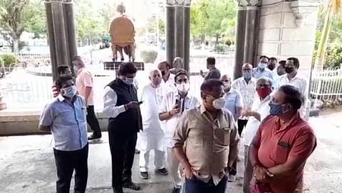 The traders are upset over the lockout in Solapur district