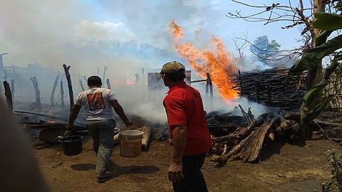 अमरावती: सीमांडोह परिसरात 50 घरांना भीषण आग; आगीत लाखोंचं नुकसान  