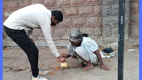 Son Found MIssing mother in Food Donation Camp