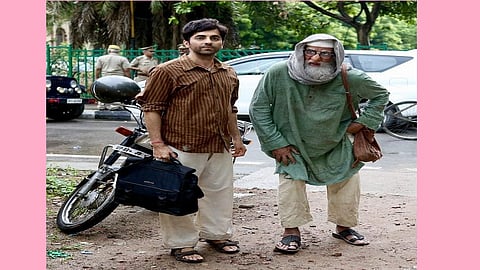 आयुष्सामानने घातला साधा कुर्ता, पायजामा, बिग बींच्या बाजूला उभा राहिला आयुष्मान 