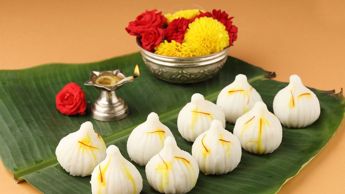 Modak Recipe | गोडाशिवाय सगळे सण हे अपूर्ण आहेत. सणाच्या दिवसात मिठाई ...
