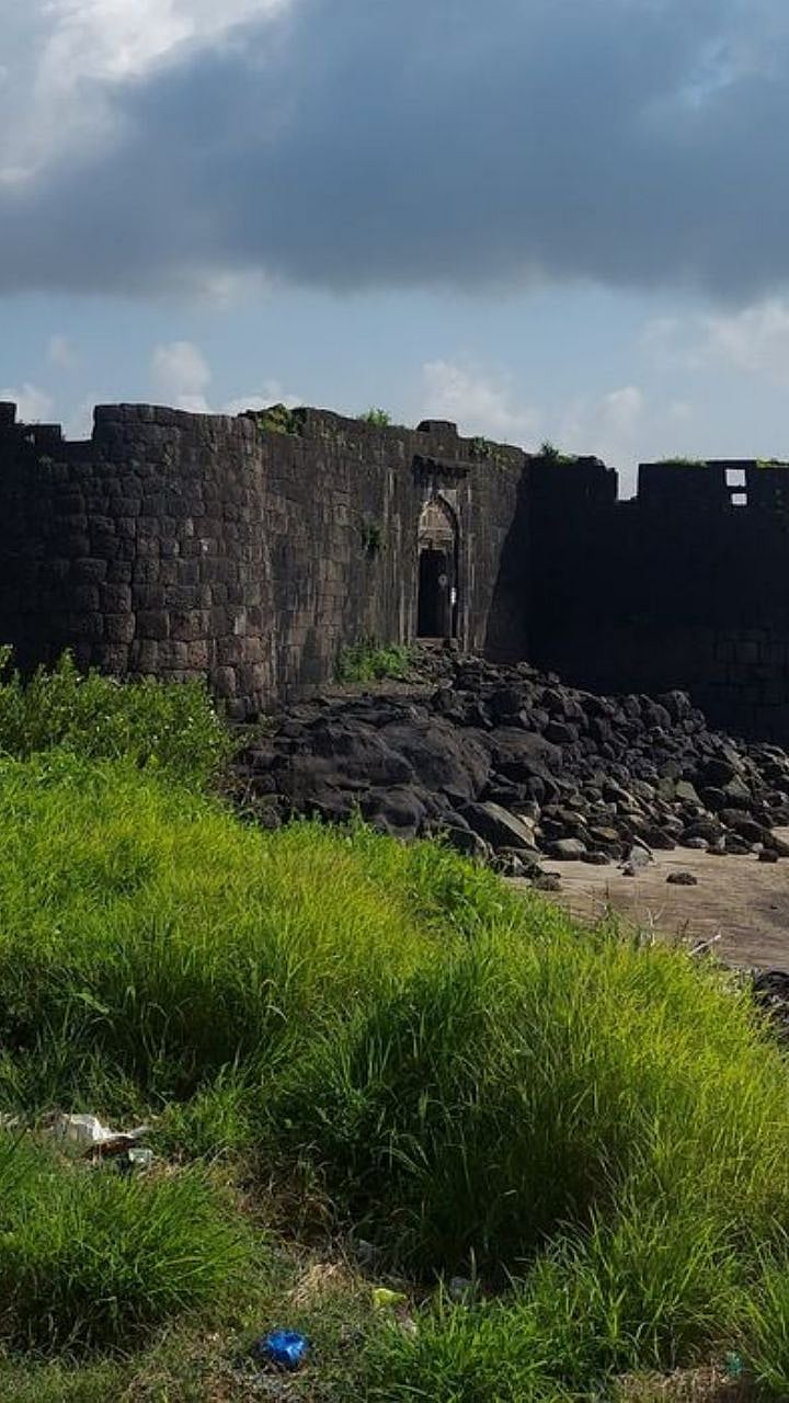 Fort In Maharashtra : भरती-ओहोटीच्या लाटांवर उभा असलेला 'हा' किल्ला ...