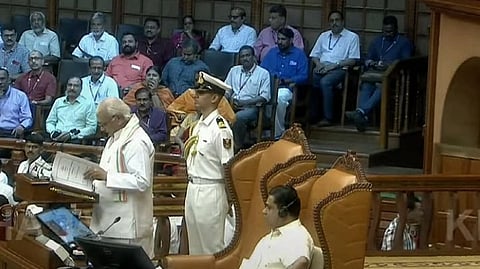 ​ഗവർണർ നയപ്രഖ്യാപന പ്രസം​ഗം വായിക്കുന്നു