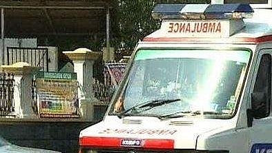 വെണ്‍പാലവട്ടത്ത് നിര്‍മാണത്തിലിരിക്കുന്ന സ്വീവേജ് ടാങ്കില്‍ ജോലിക്കിടെ ഉരുക്കുവടം പൊട്ടി രണ്ടു തൊഴിലാളികള്‍ക്ക് ഗുരുതര പരുക്ക്  