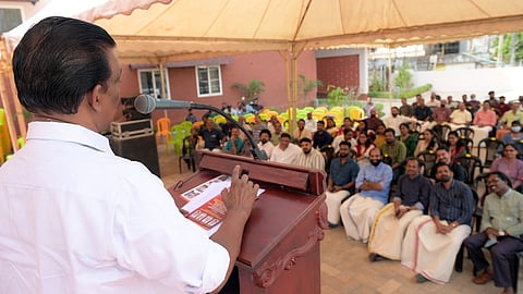 ഗുരുവായൂരില്‍ പദ്ധതികള്‍ നിര്‍വഹിച്ച് സംസാരിക്കുന്ന മന്ത്രി കെ രാധാകൃഷ്ണന്‍
