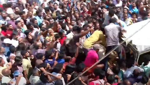 നാട്ടുകാരുടെ പ്രതിഷേധം

