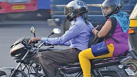'ചിന്‍ സ്ട്രാപ്പ് ശരിയായി ധരിക്കുക. സുരക്ഷിതരായിരിക്കുക'