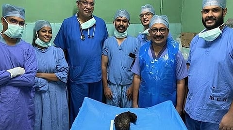 
ശസ്ത്രക്രിയ നടത്തിയ ഡോക്ടര്‍മാരുടെ സംഘം
