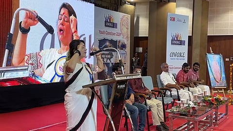 'എവെയ്ക് യൂത്ത് ഫോര്‍ നാഷന്‍' പരിപാടിയില്‍ മീനാക്ഷി ലേഖി സംസാരിക്കുന്നു 

