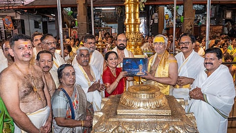 ദി ന്യൂ ഇൻഡ്യൻ എക്സ്പ്രസിന്റെ'കൃഷ്ണലീല'​ഗുരുവായൂർ ക്ഷേത്രത്തിൽ സമർപ്പിക്കുന്നു