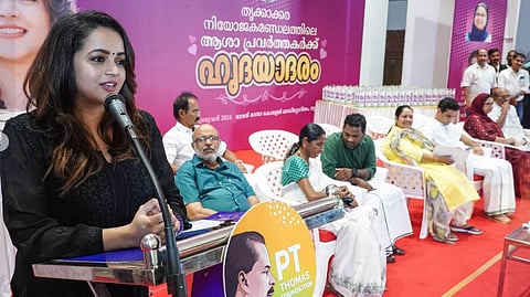 ഹൃദയാഭിവാദ്യം എന്ന പരിപാടിയില്‍ ഭാവന സംസാരിക്കുന്നു
