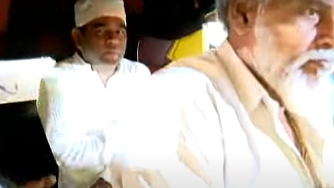 ഓട്ടോയില്‍ കയറി യാത്ര ചെയ്യുന്ന എആര്‍ റഹ്മാന്‍