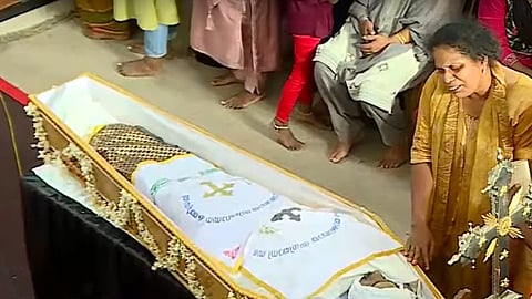 പോളിന്‍റെ മൃതദേഹം പള്ളിയില്‍ എത്തിച്ചപ്പോള്‍