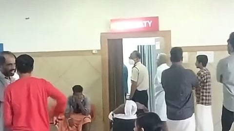 പരിക്കേറ്റവരെ ആശുപത്രിയില്‍ പ്രവേശിപ്പിച്ചപ്പോള്‍
