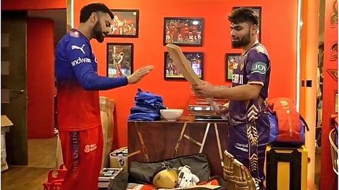 കോഹ്ലി റിങ്കുവിനു ബാറ്റ് സമ്മാനിച്ചപ്പോള്‍