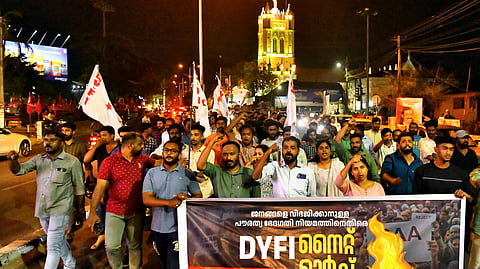ഡിവൈഎഫ്ഐയുടെ നൈറ്റ് മാർച്ച്   