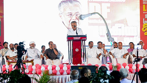 മുഖ്യമന്ത്രി പിണറായി വിജയൻ പ്രസം​ഗിക്കുന്നു  