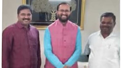 എസ് രാജേന്ദ്രന്‍ ബിജെപിയുടെ കേരളത്തിന്റെ പ്രഭാരി പ്രകാശ് ജാവഡേക്കറുമായി കൂടിക്കാഴ്ച നടത്തി