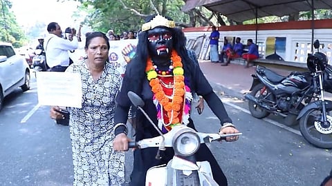 ഡ്രൈവിങ് പരിശീലനത്തിന്റെ പേരില്‍ ഏര്‍പ്പെടുത്തിയ കരിനിയമങ്ങള്‍ക്കെതിരെ ഡൈവിങ് സ്‌കൂള്‍ ഉടമകള്‍ പ്രത്യക്ഷ സമരത്തിലേക്ക്