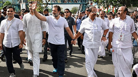 രാഹുൽ​ഗാന്ധി കെ സുധാകരനും വിഡി സതീശനുമൊപ്പം  