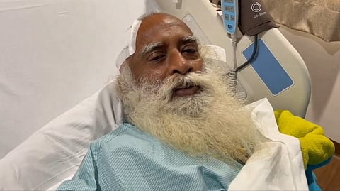 മസ്തിഷ്ക ശസ്ത്രക്രിയയ്ക്ക് വിധേയനായ ജഗ്ഗി വാസു​ദേവ്