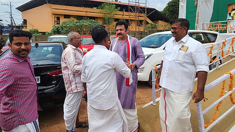 കൃഷ്ണകുമാര്‍ തെരഞ്ഞെടുപ്പ് പ്രചാരണത്തില്‍  
