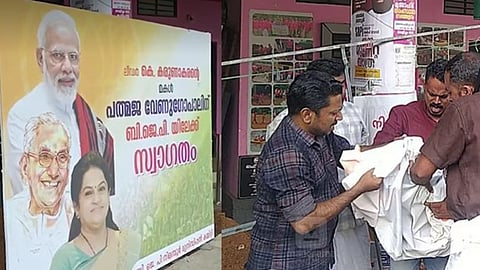 ബിജെപി സ്ഥാപിച്ച ഫ്‌ളക്‌സ് ബോര്‍ഡ്, കോണ്‍ഗ്രസ് പ്രവര്‍ത്തകര്‍ ബോര്‍ഡ് വലിച്ചു കീറുന്നു