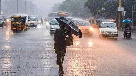 മണിക്കൂറിൽ 40 കിലോമീറ്റർ വരെ വേഗതയിൽ വീശിയേക്കാവുന്ന ശക്തമായ കാറ്റിനും സാധ്യത