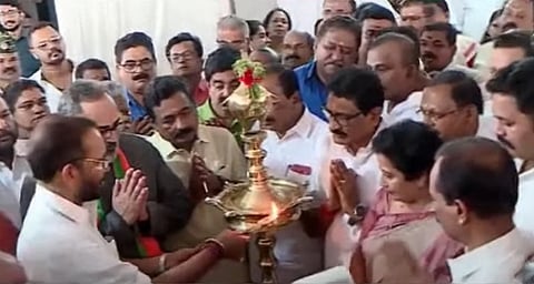ഡിസിസി മുന്‍ ജനറല്‍ സെക്രട്ടറി തമ്പാനൂര്‍ സതീഷ്, ഏഷ്യന്‍ ഗെയിംസ് മെഡല്‍ജേത്രിയും കേരള സ്‌പോര്‍ട്‌സ് കൗണ്‍സില്‍ മുന്‍ പ്രസിഡന്റുമായ പത്മിനി തോമസ് ബിജെപിയില്‍