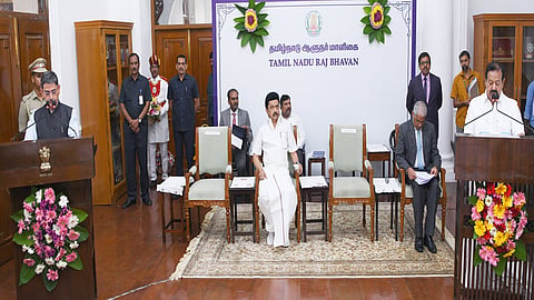 പൊന്മുടി മന്ത്രിയായി സത്യപ്രതിജ്ഞ ചെയ്യുന്നു  