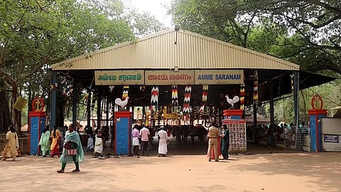 ശ്രീകുരുംബക്കാവില്‍ പ്രതീകാത്മക കാവുതീണ്ടല്‍