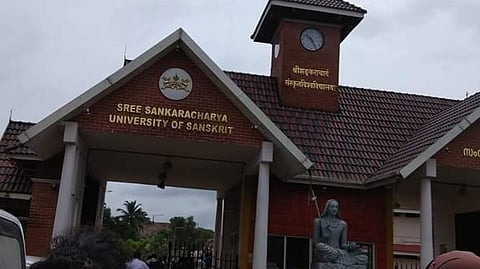 കാലിക്കറ്റ് സര്‍വകലാശാലയിലെ ഡോ കെകെ ഗീതാകുമാരിക്കാണ് വിസിയുടെ ചുമതല