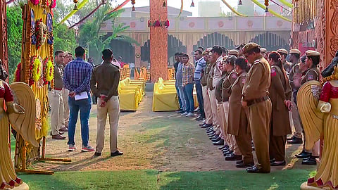 കുപ്രസിദ്ധ ഗുണ്ടാനേതാക്കളായ കാലാ ജതേഡിയുടെയം റിവോള്‍വര്‍ റാണിയെന്നറിയപ്പെടുന്ന അനുരാധാ ചൗധരിയുടെയും വിവാഹം ഇന്ന്