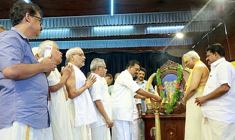 ഗുരുവായൂര്‍ ദേവസ്വം ഇന്‍സ്റ്റിറ്റ്യൂട്ട് ഫോര്‍ വേദിക് ആന്റ് കള്‍ച്ചറല്‍ സ്റ്റഡീസ് സെന്റര്‍ മന്ത്രി ഉ​ദ്ഘാടനം ചെയ്യുന്നു