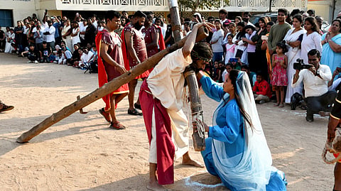 'കുരിശിന്റെ വഴി'