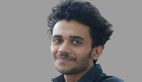 പൊലീസിനെ കണ്ടയുടന്‍ ആകാശും സുഹൃത്തുകളും നാല് പാടും ചിതറിയോടി
