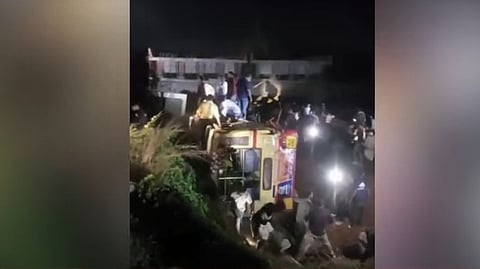 മലപ്പുറം തലപ്പാറയില്‍ കെഎസ്ആര്‍ടിസി ബസ് മറിഞ്ഞു; 20  പേര്‍ക്ക് പരിക്ക്