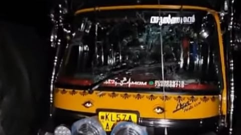 gangsters attacked the house while the police were watching