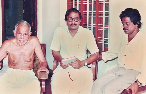 കലാമൂല്യവും വാണിജ്യമൂല്യവും അതിവിദഗ്ധമായി സമന്വയിപ്പിച്ചു, ഹരികുമാര്‍ മലയാള സിനിമയ്ക്ക് തീരാനഷ്ടം: മുഖ്യമന്ത്രി