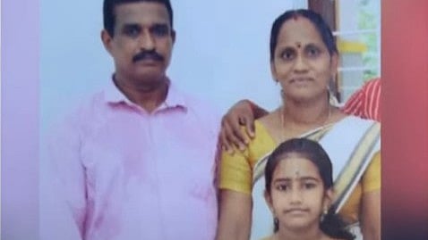 ഭാര്യയെയും മകളെയും കഴുത്തറുത്ത് കൊലപ്പെടുത്തി; കൊല്ലത്ത് ഗൃഹനാഥന്‍ ആത്മഹത്യക്ക് ശ്രമിച്ചു