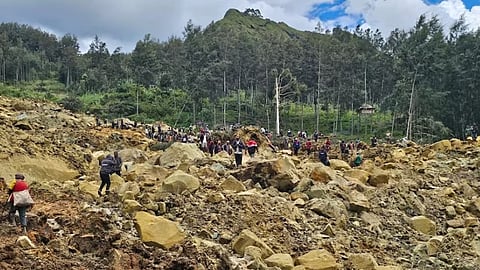   Papua New Guinea Landslide Over 2,000 People Buried Alive report